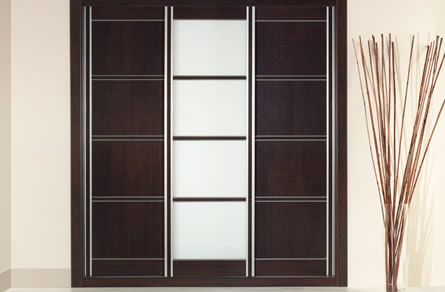 Frentes de armario de madera con puerta deslizante