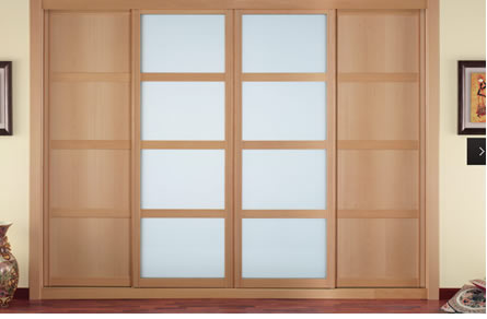Frentes de armario de madera con puerta deslizante