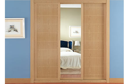 Frentes de armario de madera con puerta deslizante