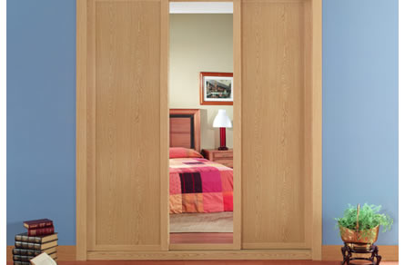 Frentes de armario de madera con puerta deslizante